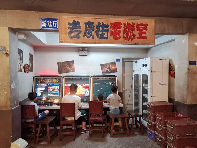 一踏进餐厅,仿佛回到了八九十年代的老武汉.