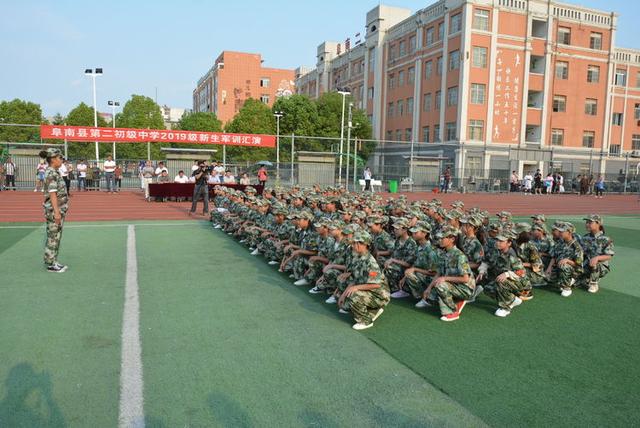 阜阳阜南二初2019新生军训汇演圆满成功雏鹰展翅飞翱翔天地间