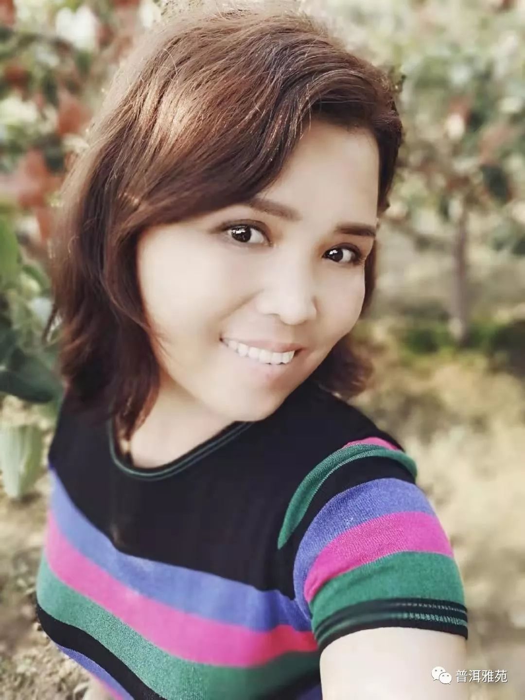 雅苑原创夜幕降临时我看见有一位乞者墨言朗诵赵依依