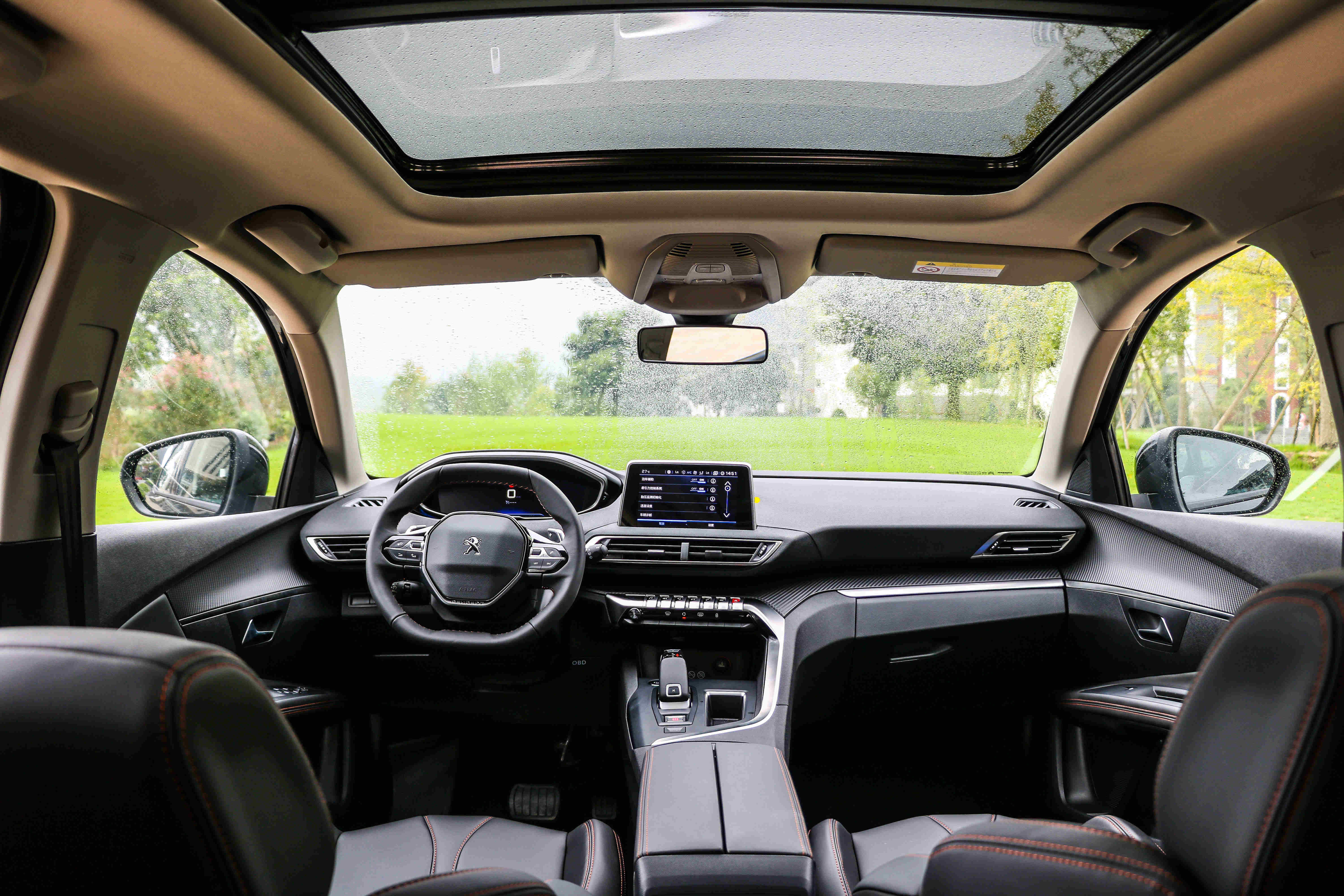 新增碳纤内饰成都车展亮相实拍标致4008blackpack黑曜版