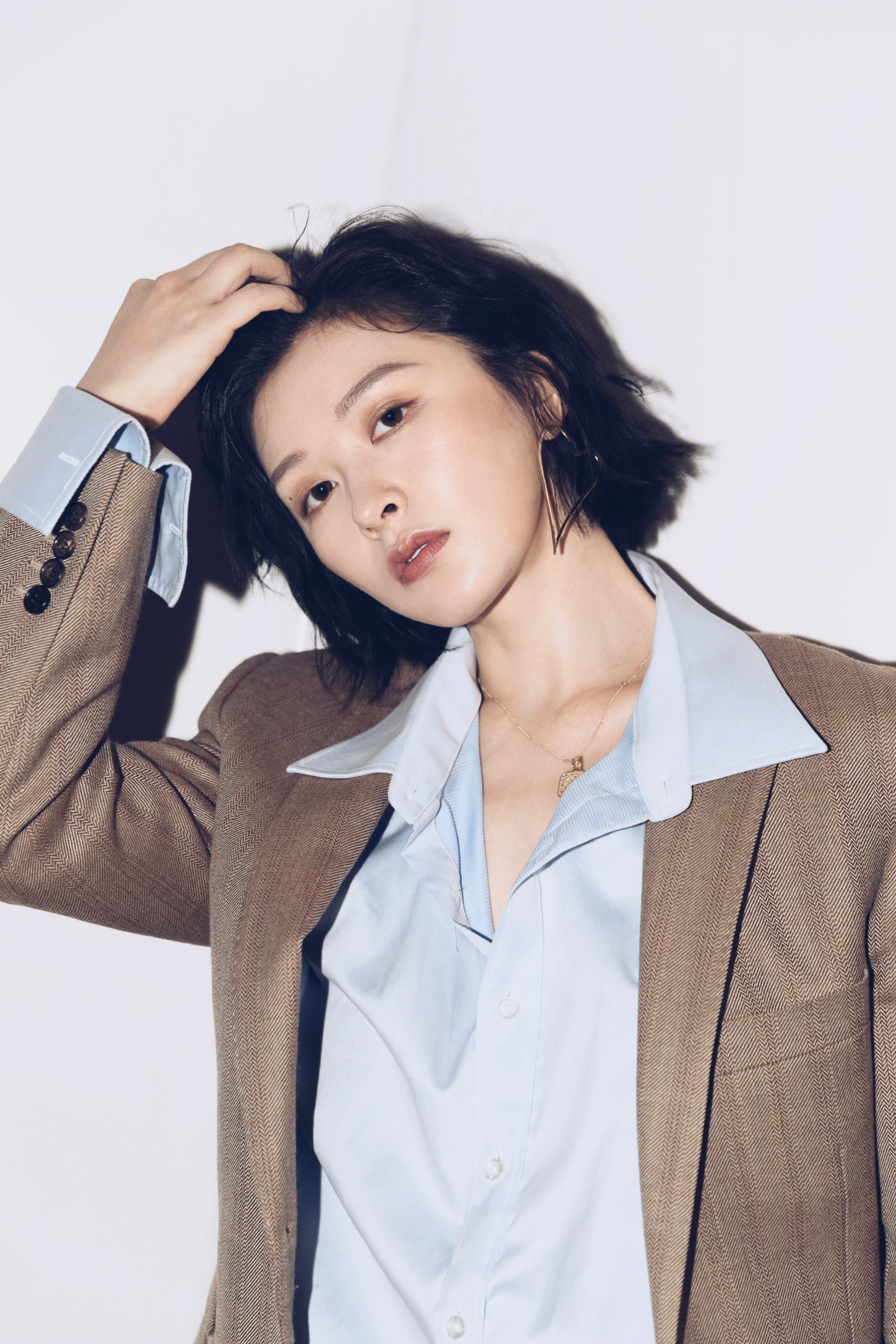 李萌萌亮相北京时装周帅气西装尽显男友力