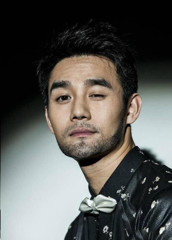 有胡子的王凯长啥样惊到我了