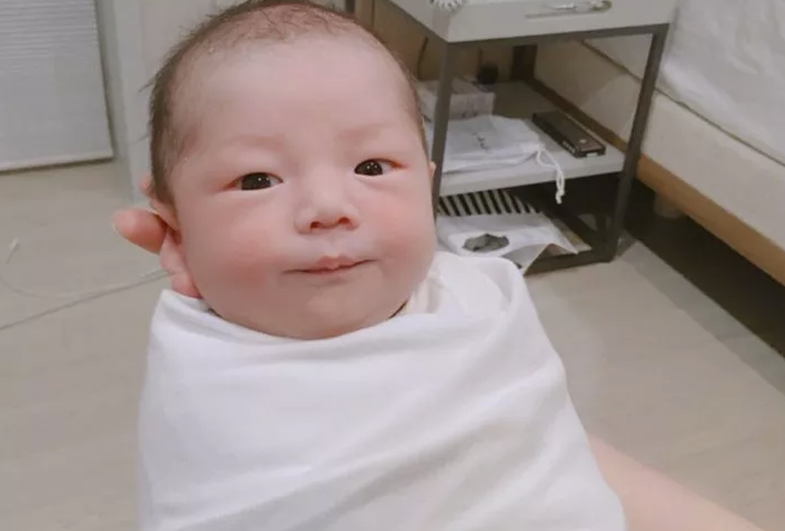 mystic晒全家福祝福小树苗生日快乐