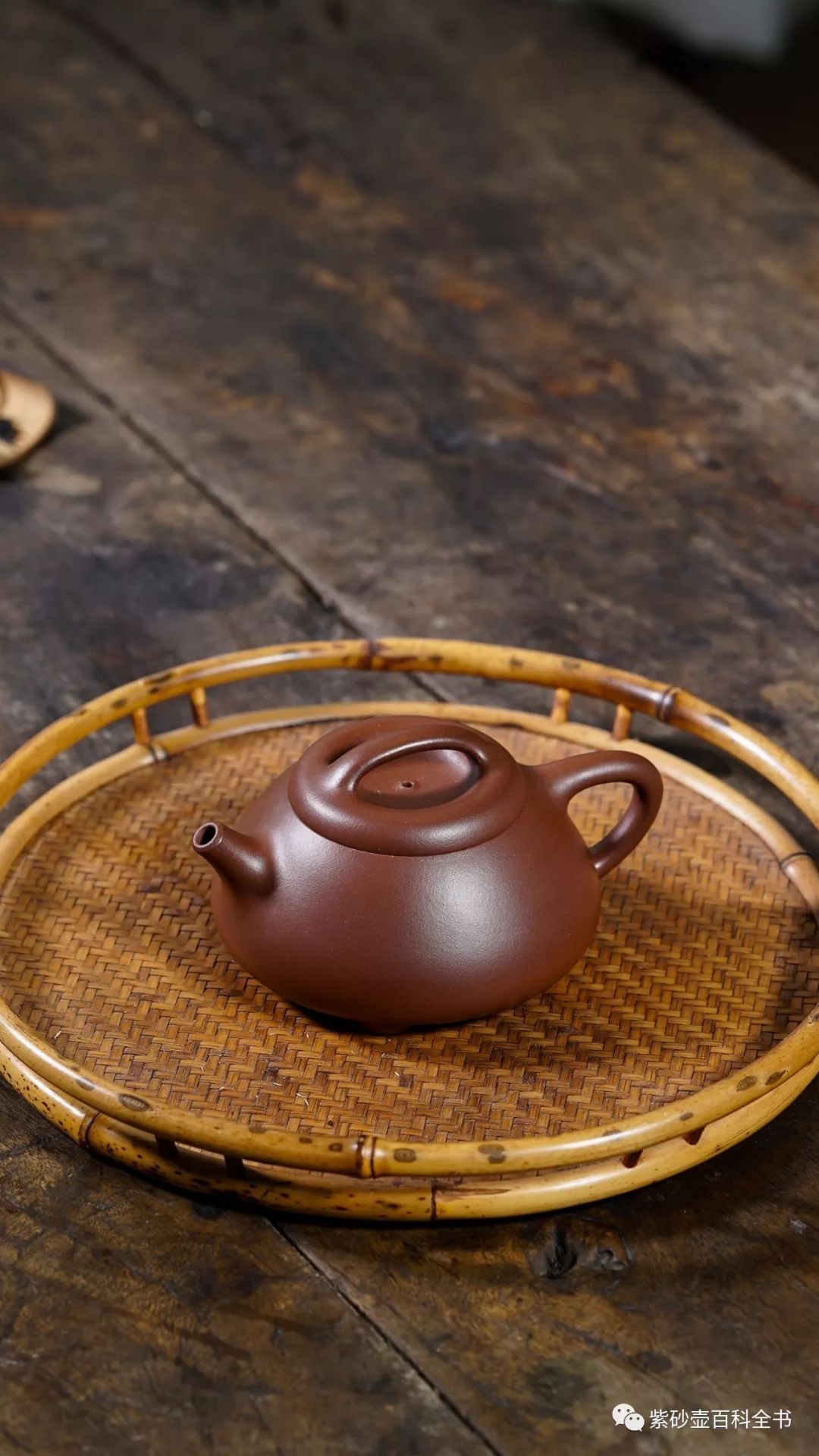 容量:270cc泥料:底槽青成型:全手工壶名:饮瓢饮瓢王亚强