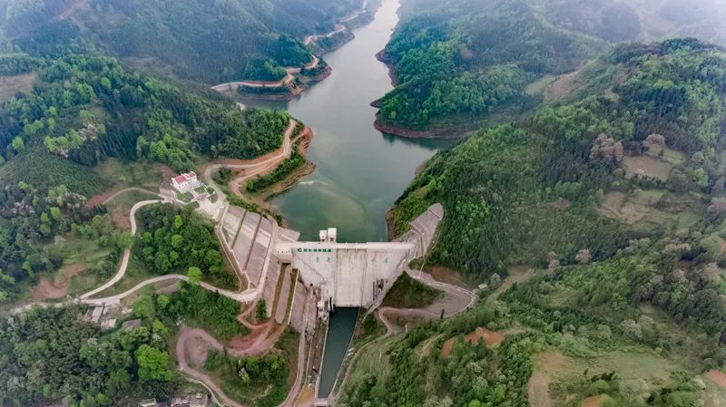 电力建设前所未有,南北盘江梯级电站建成发电,先后建成一批火电,风电