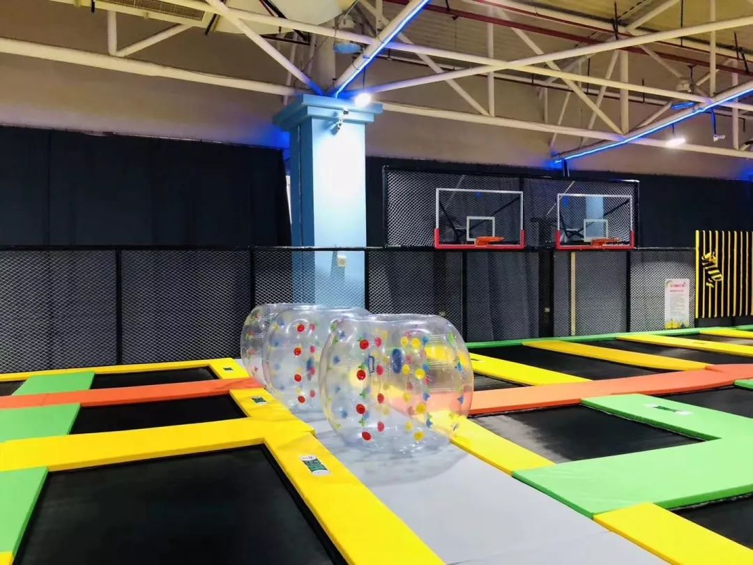 酷鄂尔多斯最大的室内蹦床运动馆来了娱乐项目多设施安全有保障成人