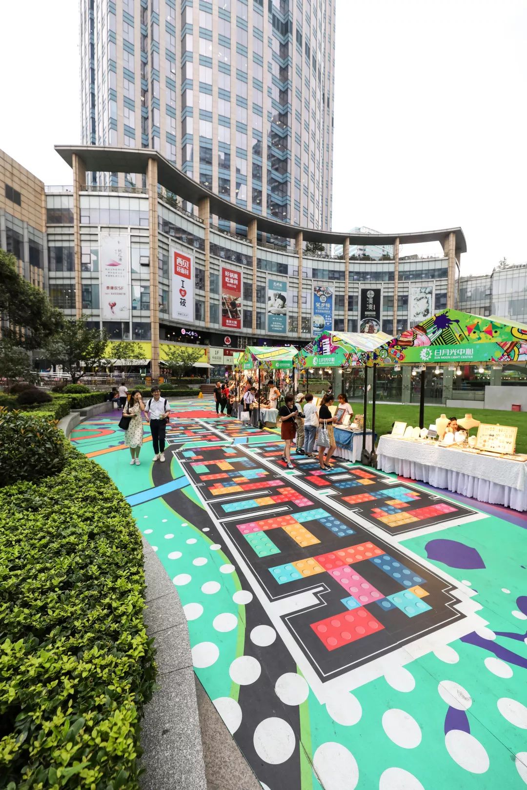 1700㎡的中庭花园变身街潮icon日月光燃爆一场潮玩中秋