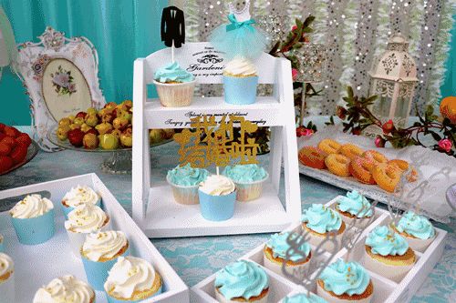 举办婚宴另送新郎新娘及伴郎伴娘,每人价值6688元的挚爱福禧礼包一份!