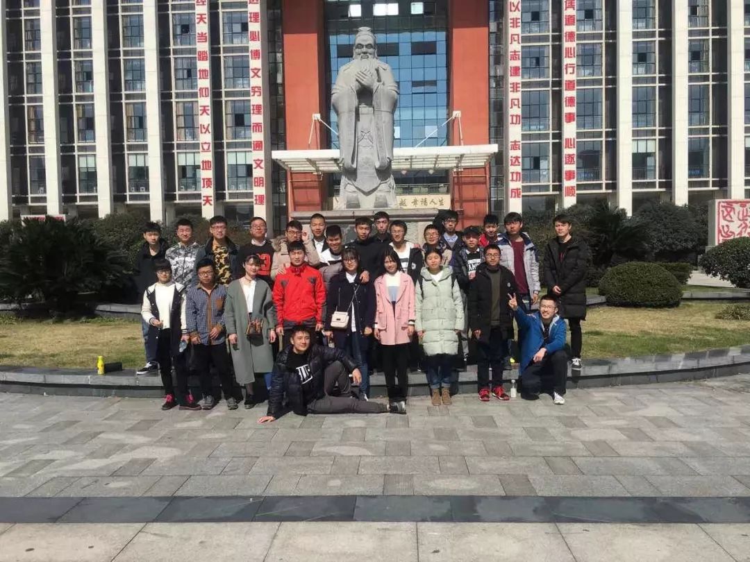 上饶中学余达荣诚挚待人踏实教书