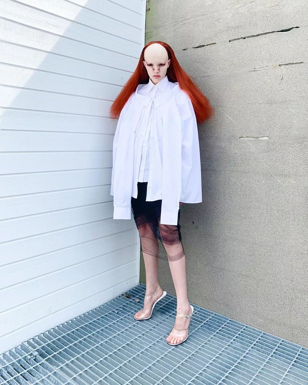 测量到成型完完全全的私人订制,甚至在仿真皮肤上的毛发都要完美塑造