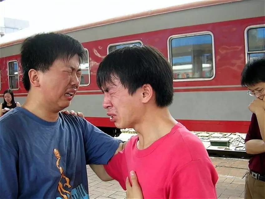 实拍11张催人泪下的离别照