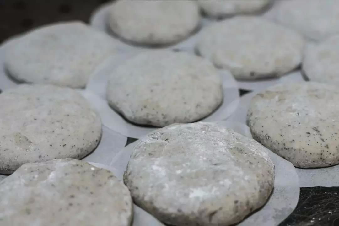 惠州人的得缘艾粄在麦地这找回了儿时熟悉的味道