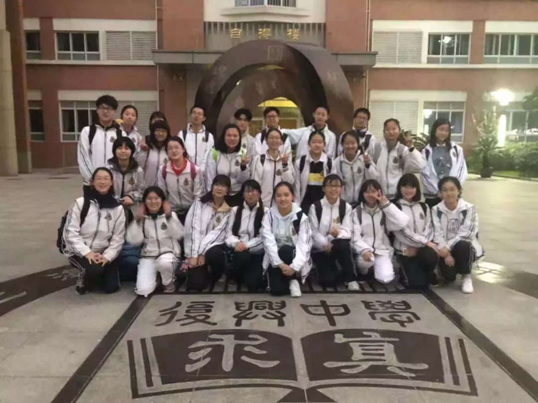 上外附中心理社招新啦