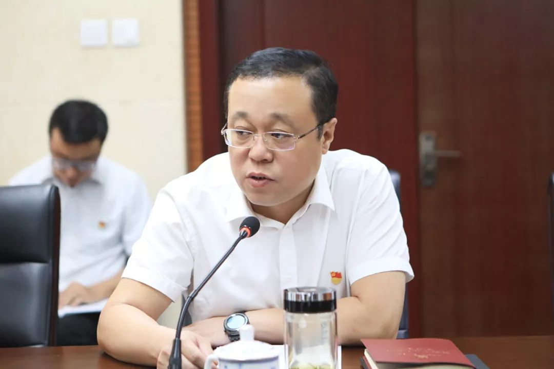 王永刚指出,教育片再一次给党员干部敲醒警钟,全矿党员干部要认真学习