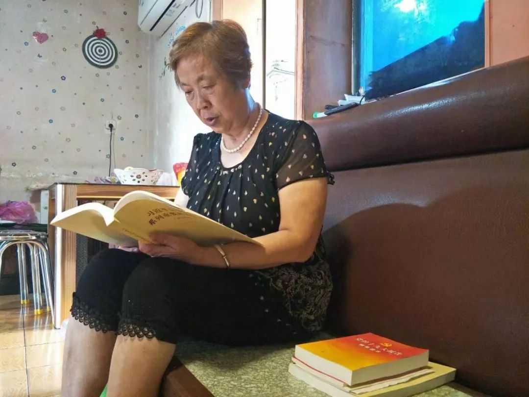 与共和国同龄老党员朱均这辈子就要紧跟党走