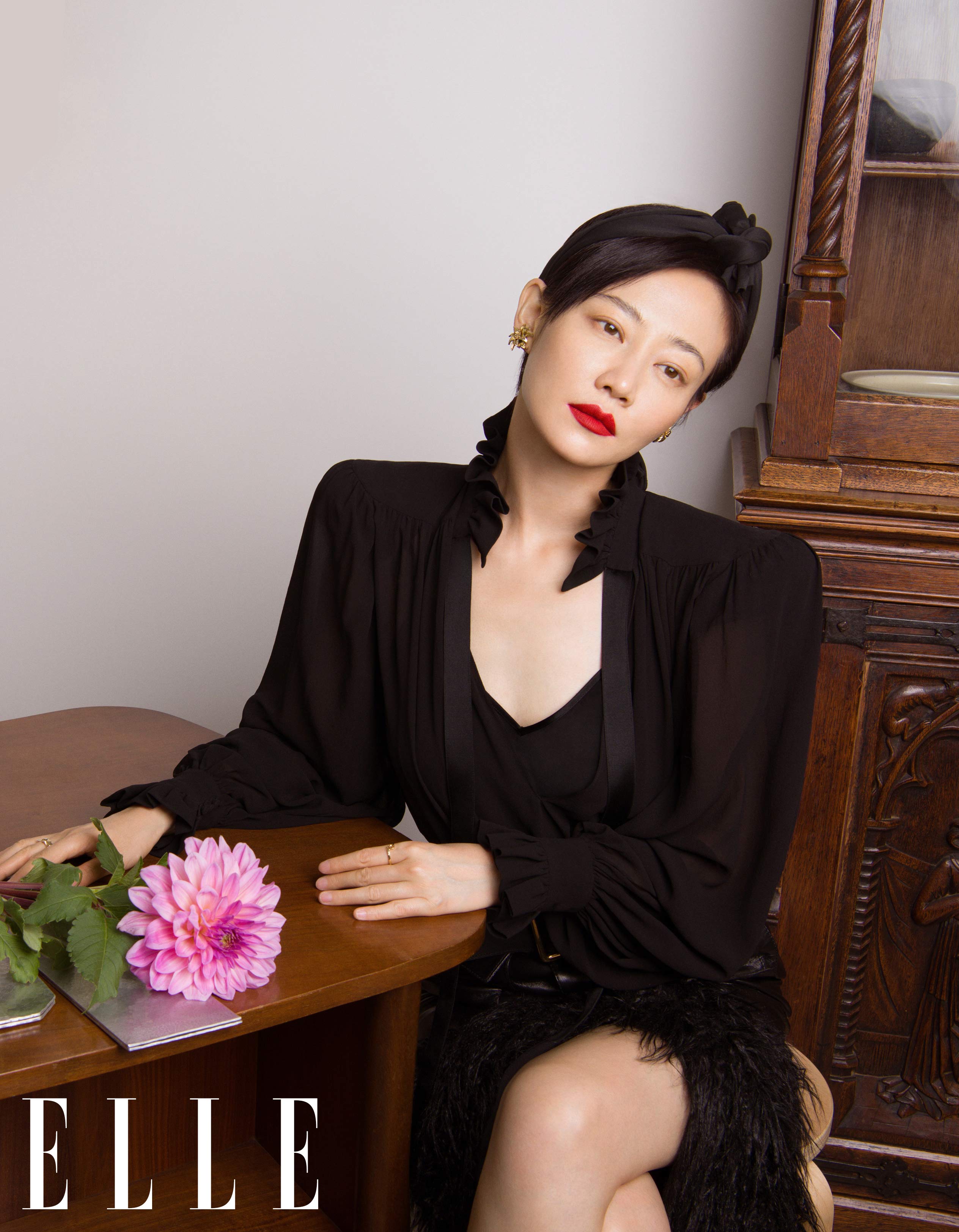 谭卓全新风格大片释出 百变造型时尚表现力十足