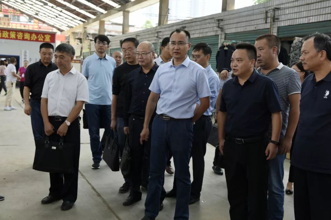 9月3日下午,市人大常委会党组成员,区委书记芦忠于率队调研平坝区棚户