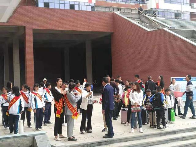 上海教育花开赫章赫章新纪元学校顺利开学