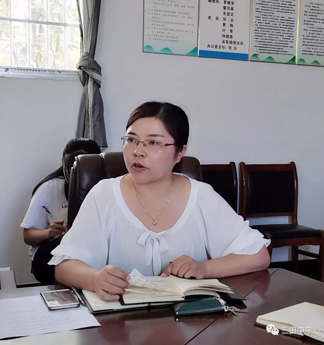 接下来李淼老师就教务处这块对新学期的工作进行了细致的规划.