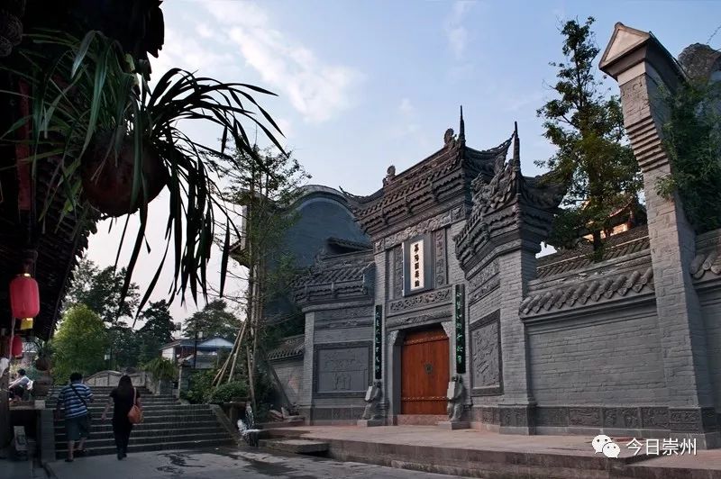 我是香雪老人的清灯与书墨晚年回乡执教于香雪楼中殚精竭虑史志考据是