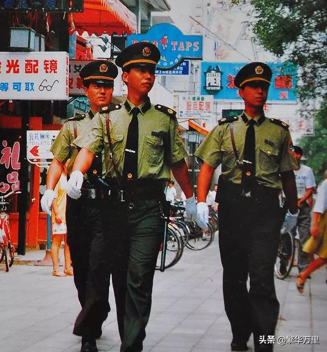 中国警察队伍前后更换了11次警服警帽到底如何形成