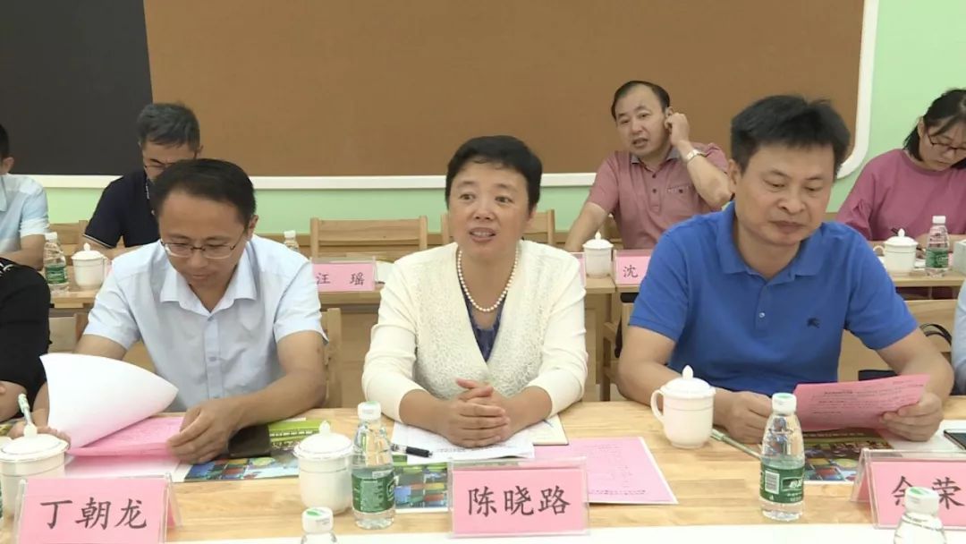 副区长陈晓路,南京审计大学党委书记晏维龙出席仪式并为幼儿园揭牌.