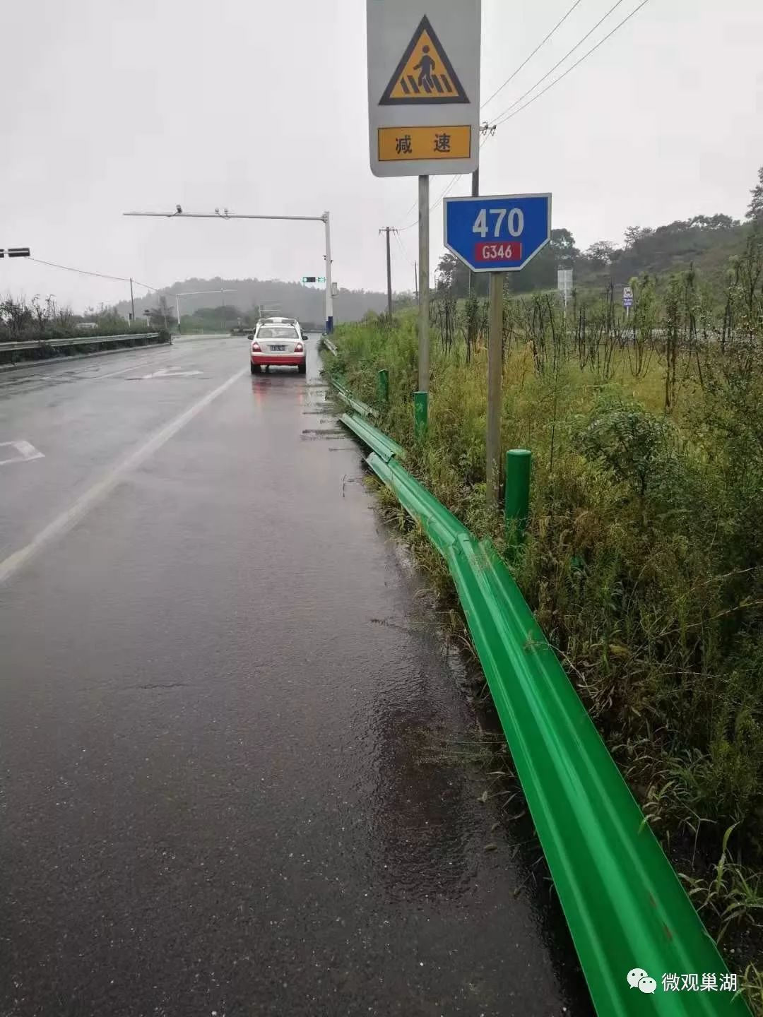 可恶巢湖境内国道多处防护栏防护立柱被破坏损失高达