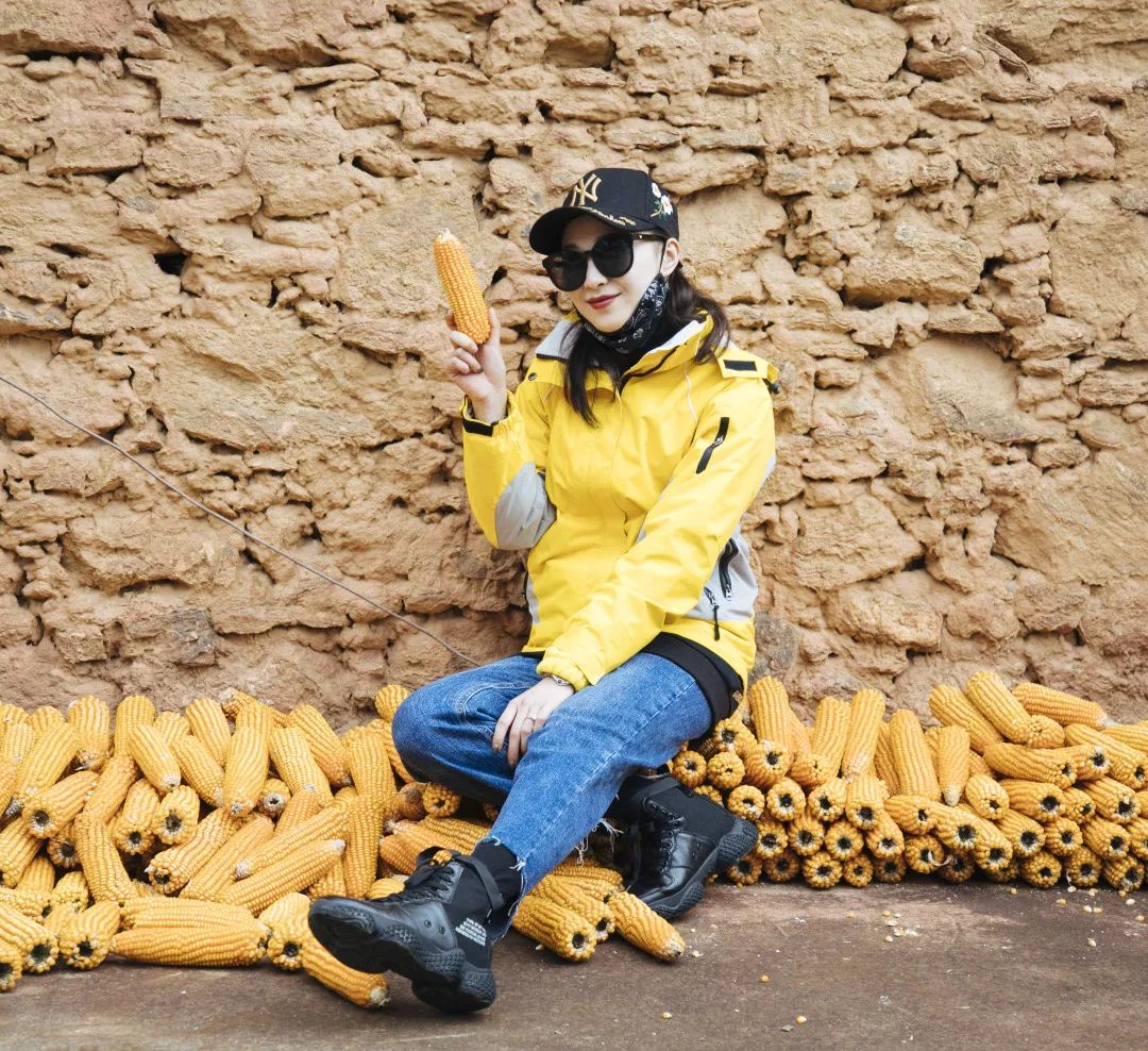 穿搭扔掉冲锋衣这个秋天去旅行要做镜头前最靓的仔