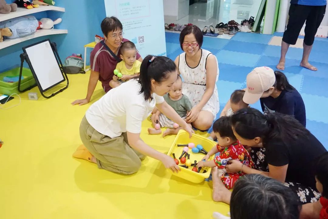 本次活動特別針對0-1歲的幼兒,精心挑選優秀童書《鼠小弟和音樂會》為