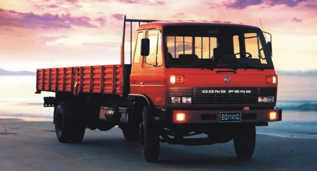 东风八吨平头柴油车是东风卡车第二代产品的代表,也是中国重型卡车的