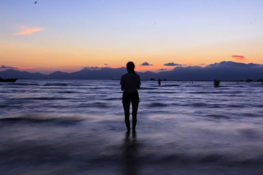 笑著說忘記的心酸流淚傷感說說忘記一個人的傷感愛情句子