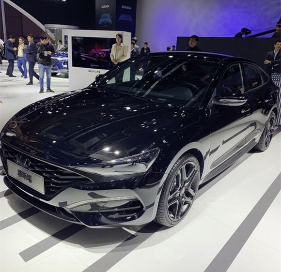 最帅现代"菲斯塔"亮相,全黑车身配1.6t引擎,外观抢了思域风头!