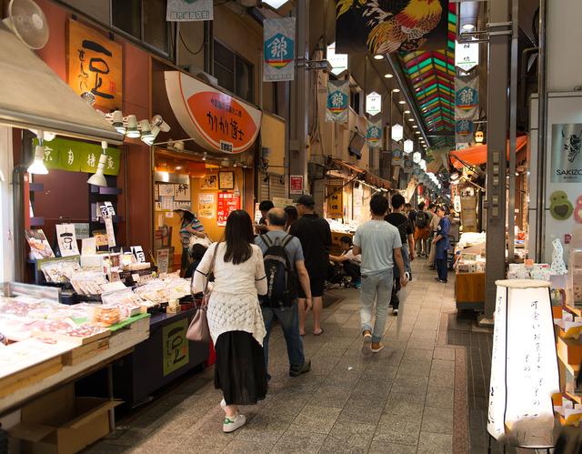 原创日本商店街的故事传统商业区如何从衰退中自救