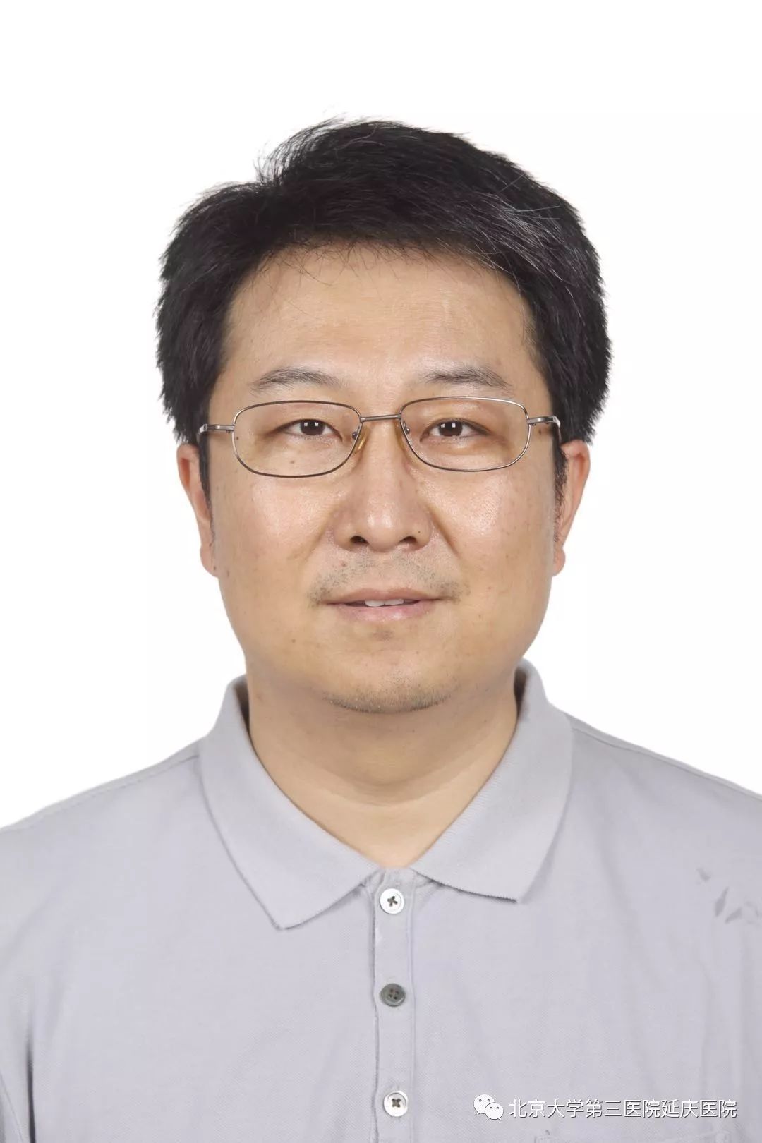 负重前行的铅衣人李建伟