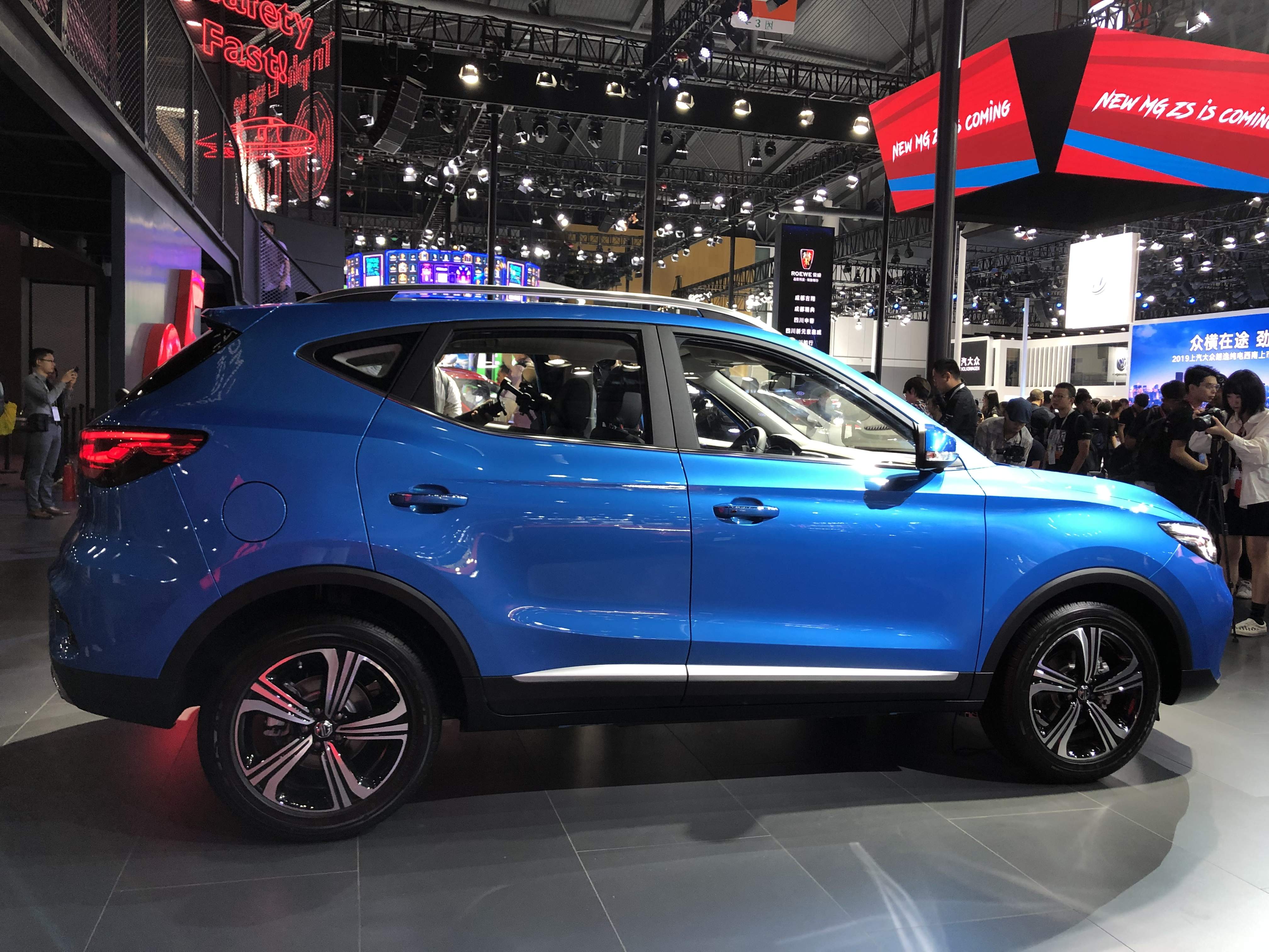 新增多项配置搭13t发动机新款名爵zs正式亮相成都车展