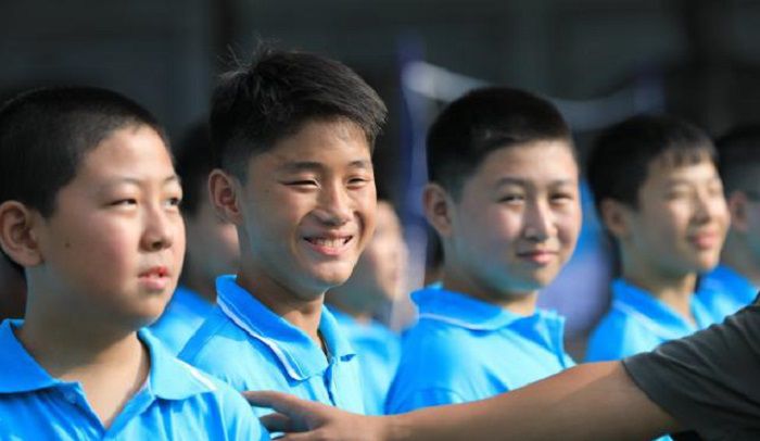 安徽首例龙凤五胞胎同时上初中,分布在五个班级,开家长会咋办?_史有琴