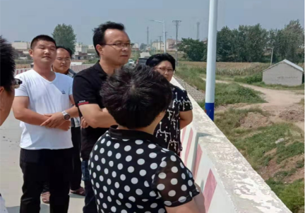 河南省内乡县王店镇人大代表视察默河治理项目建设工作