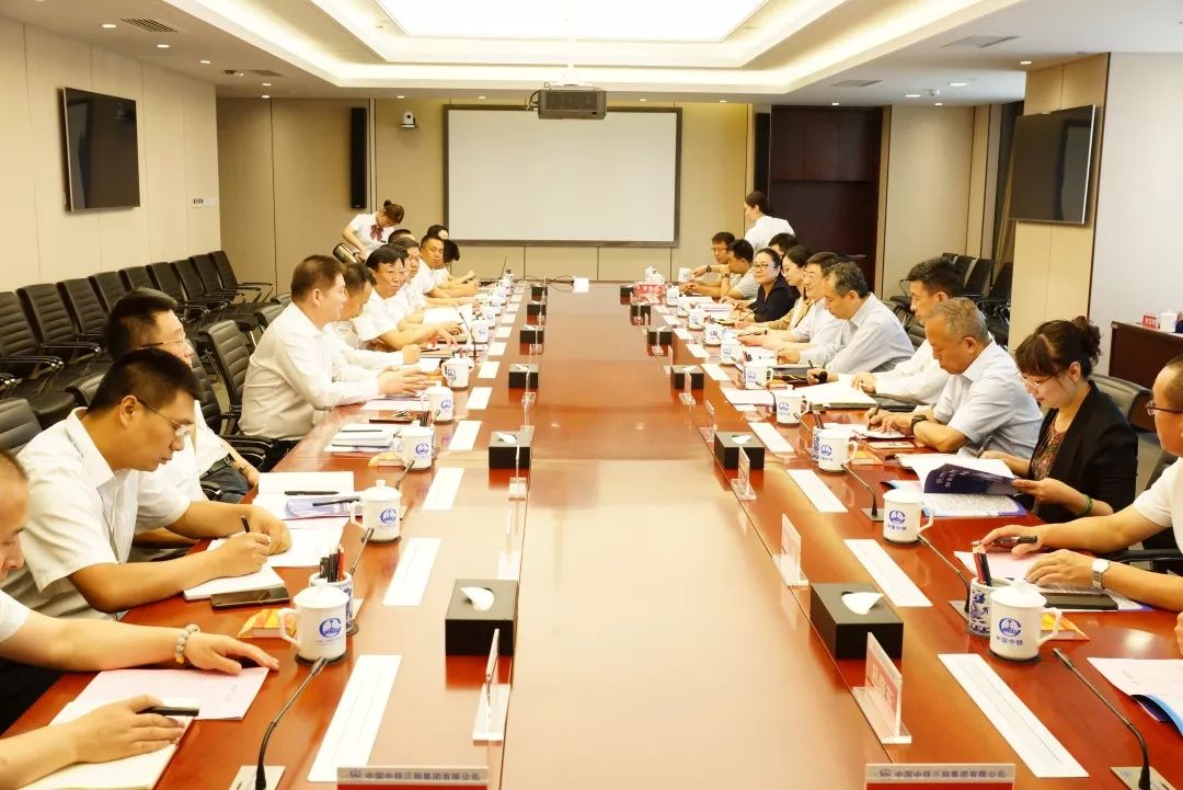 中铁太原局党委书记董事长程先东一行到集团公司参观交流
