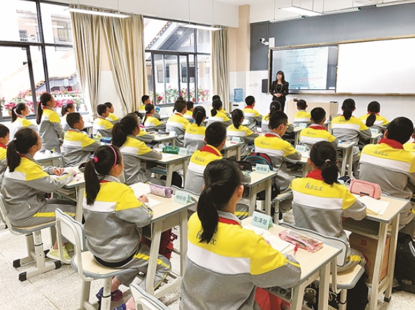 昆明市五华区华山中学正式开学,五华区再添一所优质民办学校.
