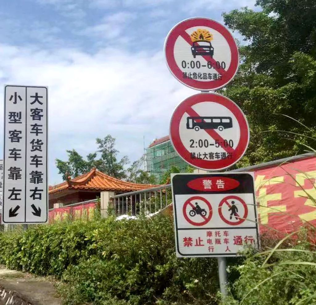 驾驶人姓彭,今年27岁,民警告知其目前广西区内高速公路禁止摩托车上