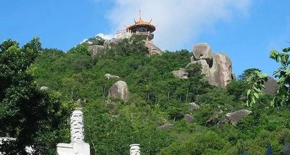 【青云岩风景区】青云岩风景区位于濠江区东南的大瞭望山,那里林木