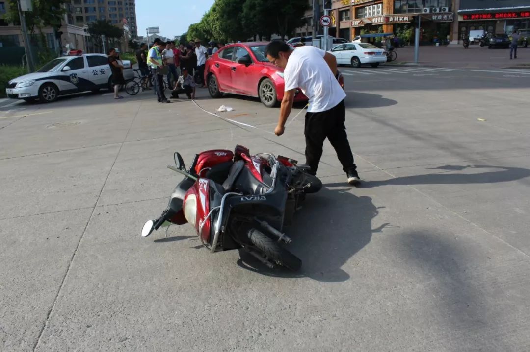 交警:電動車全責!