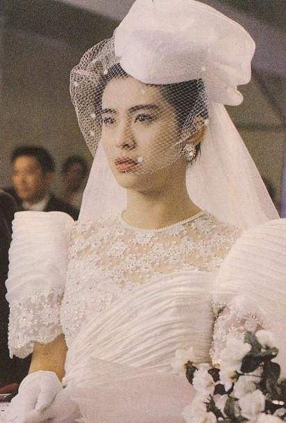 那些年女神王祖贤穿过的婚纱可惜最终也未能成为新娘