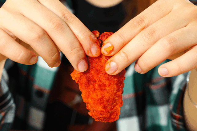 魔鬼变态辣鸡翅留给喜欢吃辣的朋友,仅用鼻子一闻就能感觉到到"魔鬼"