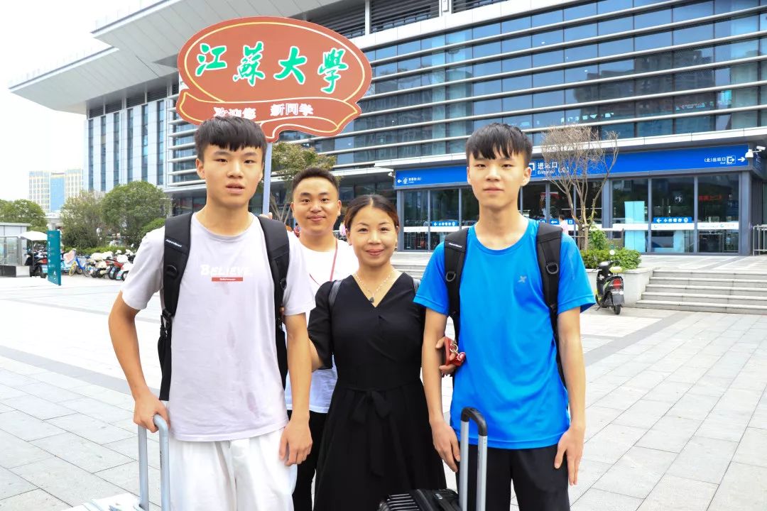 oneday江苏大学迎新志愿者的一天