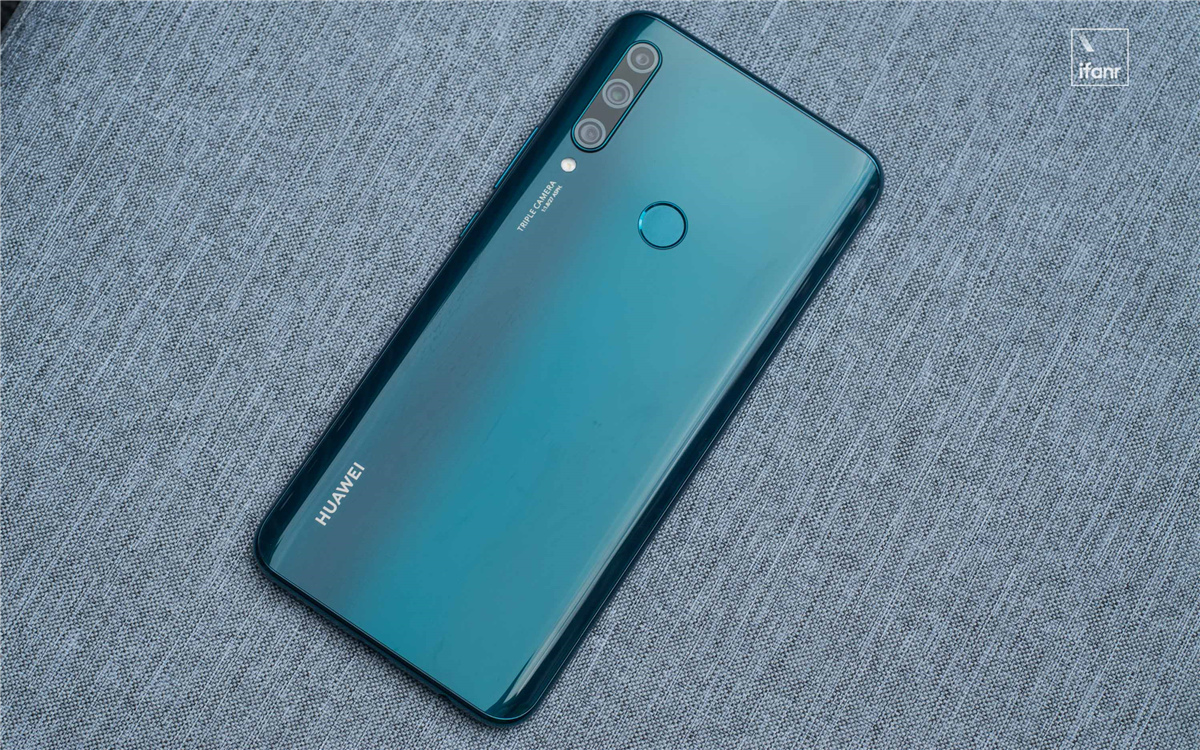 华为畅享 10 plus 图赏,它是华为品牌在国内的首款升降摄像头手机_屏