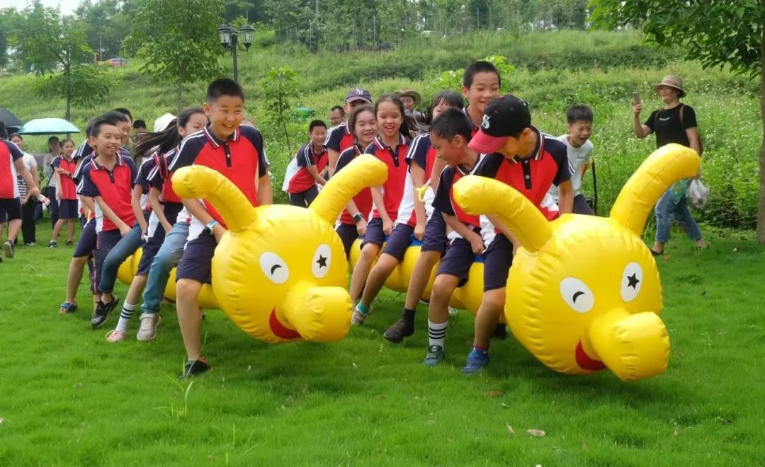 团体协作,勇往直前— 毛毛虫赛跑 —看看谁更厉害— 背篓接绣球