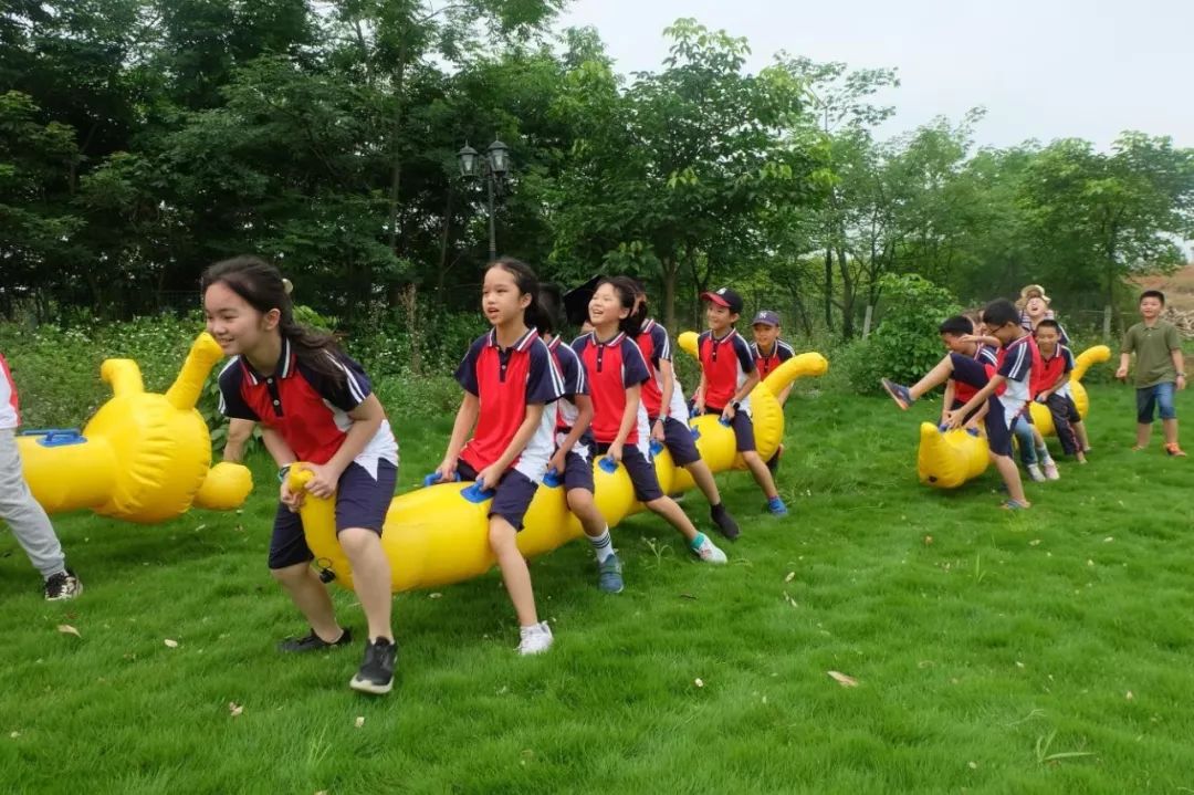 团体协作,勇往直前— 毛毛虫赛跑 —看看谁更厉害— 背篓接绣球