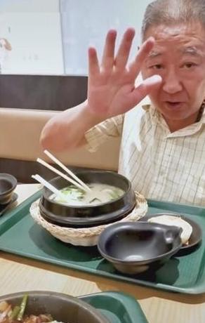 原创42岁黄海波发福油腻爬山减肥反省了5年他能否有复出的一天