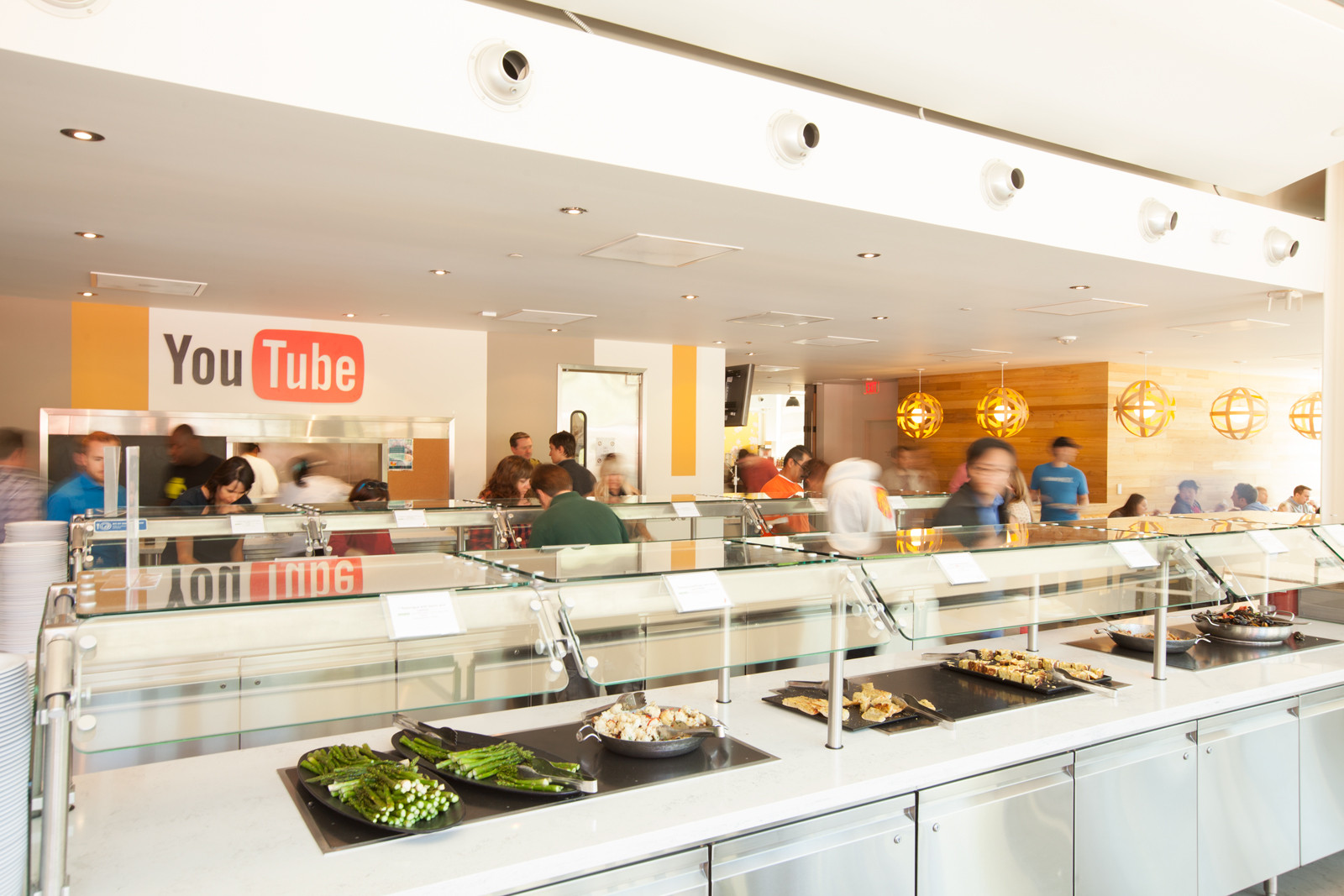 直击国外顶级公司的食堂谷歌员工通常站着进去躺着出来